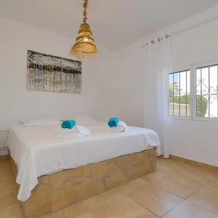 La Perla With Seaview & Large Pool Calp