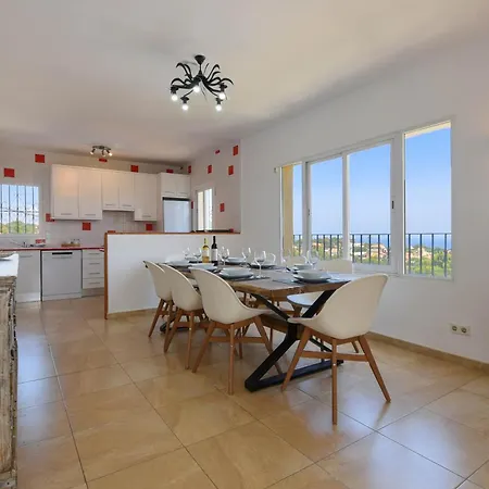 Villa La Perla With Seaview & Large Pool Calp