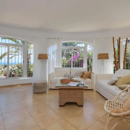 La Perla With Seaview & Large Pool Calpe