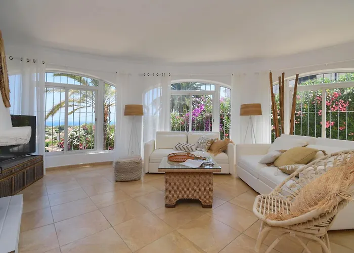 La Perla With Seaview & Large Pool Calpe