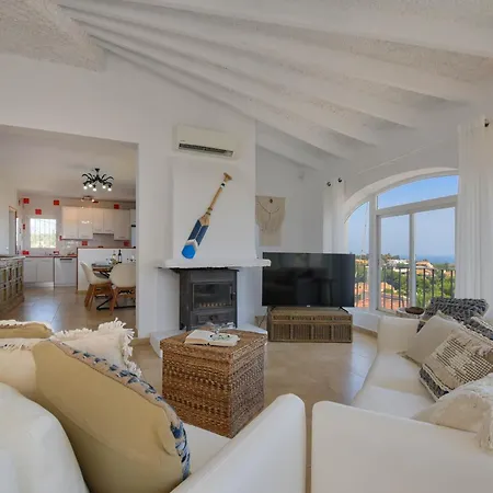 La Perla With Seaview & Large Pool