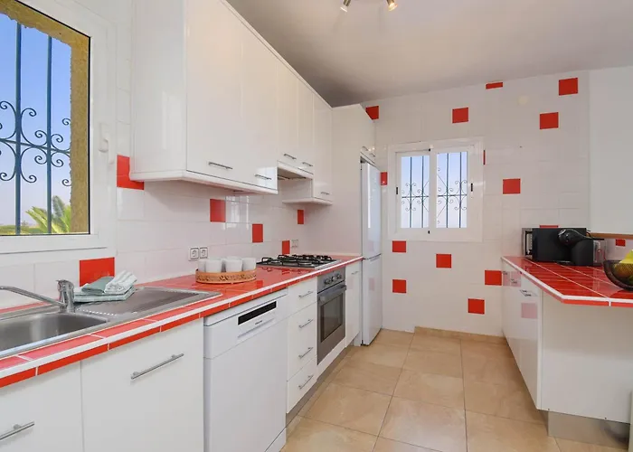 La Perla With Seaview & Large Pool *