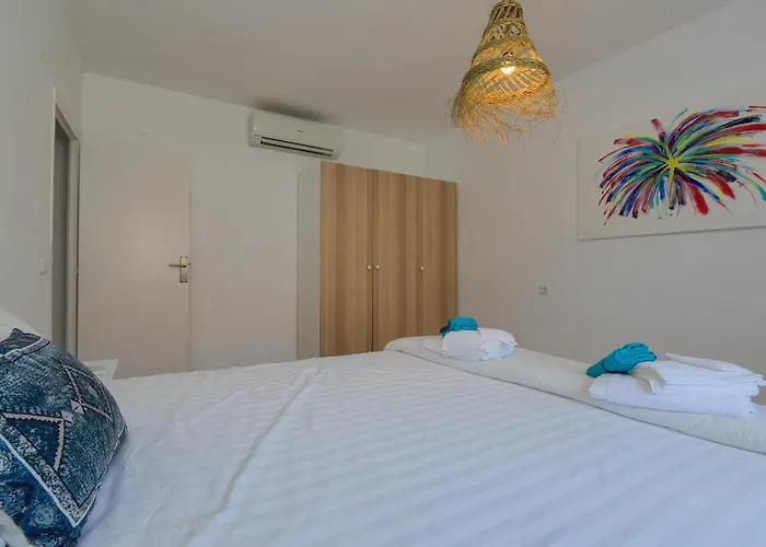 La Perla With Seaview & Large Pool Villa *